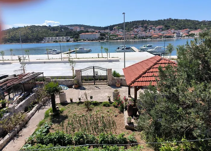 ヴィラ Merica トロギール